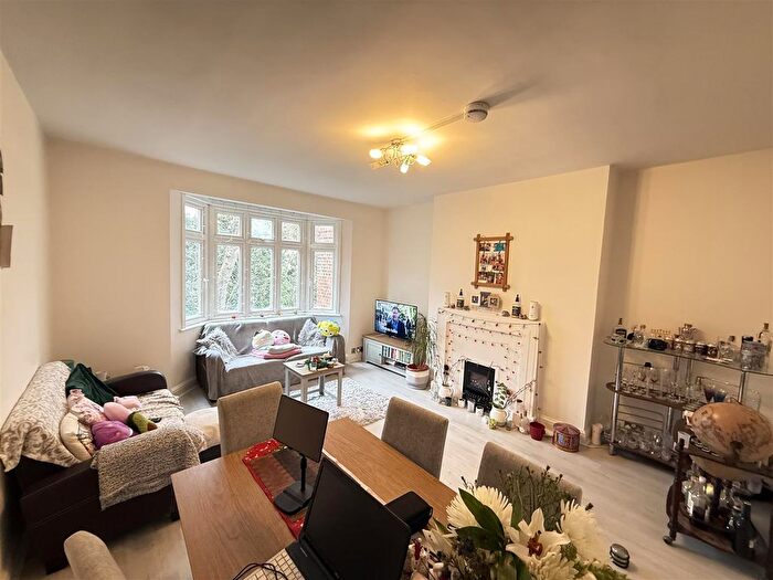 3 Bedroom Flat For Sale In Finchley Road, London, NW3