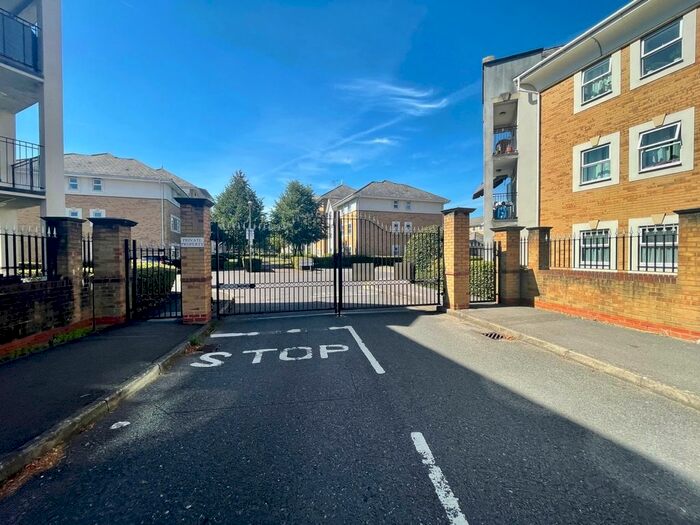 1 Bedroom Flat To Rent In International Way, Sunbury On Thames, TW16