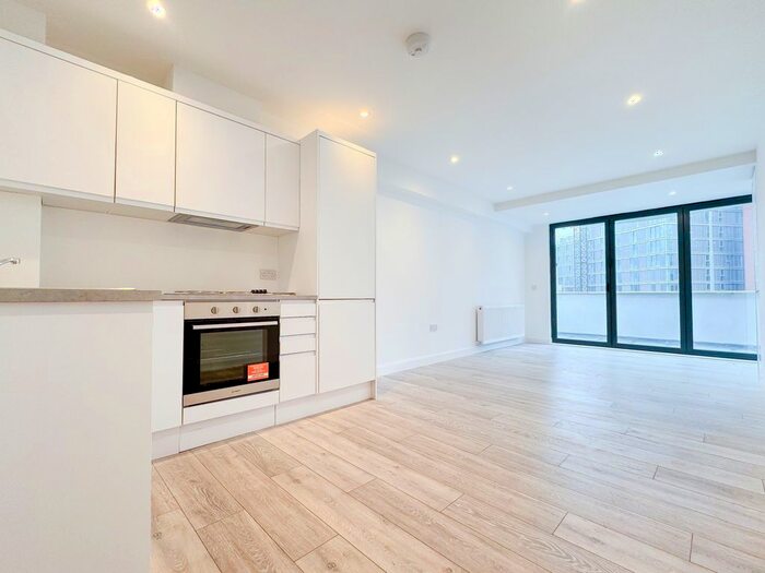 1 Bedroom Flat To Rent In Palace Apartments, - The Parade, Watford, Hertfordshire, WD17