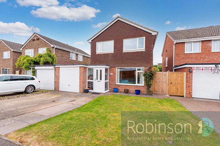 4 Bedroom Link Detached House For Sale In Cresswells Mead, Maidenhead, Berkshire, SL6