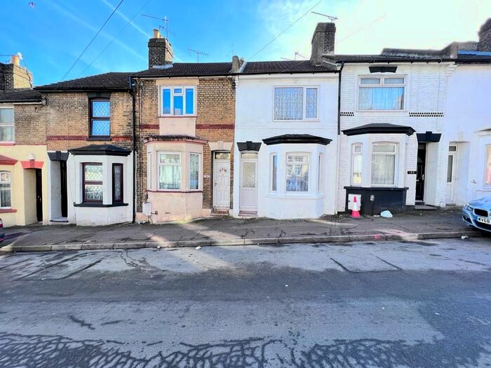2 Bedroom Terraced House To Rent In Castle Road, Chatham, ME4