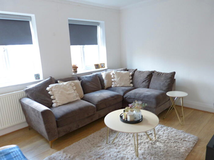 3 Bedroom Flat To Rent In Beechcroft Avenue, London, NW11