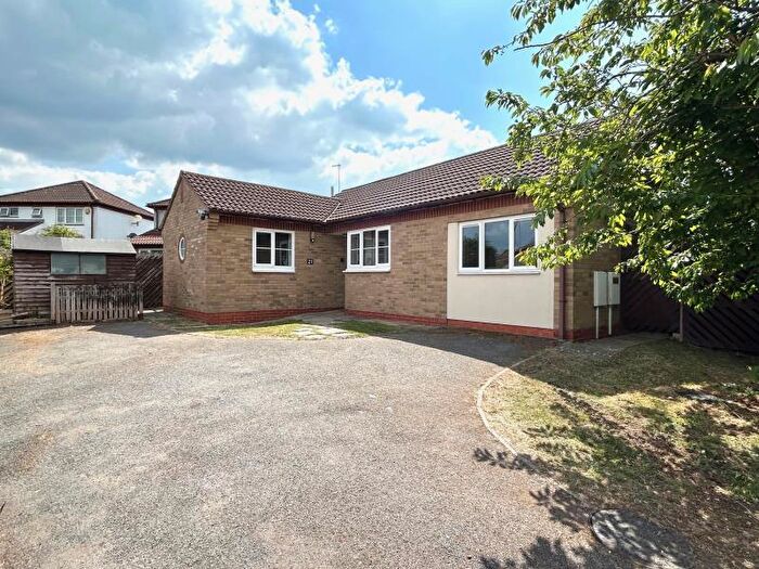 3 Bedroom Bungalow To Rent In Lambourn Court, Emerson Valley, MK4