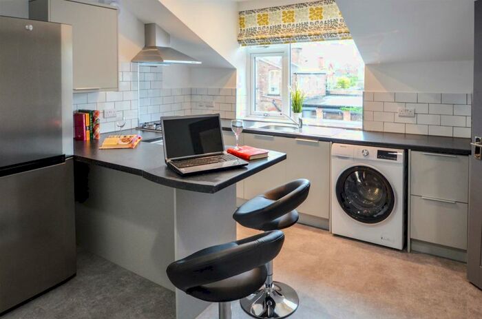 2 Bedroom Flat To Rent In Hucknall Road, Nottingham, NG5