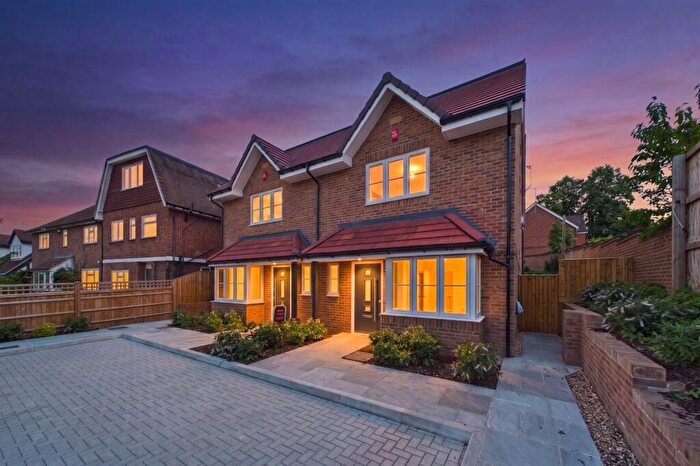 3 Bedroom Semi Detached House For Sale In Old Bath Road, Charvil, Reading, Berkshire, RG10