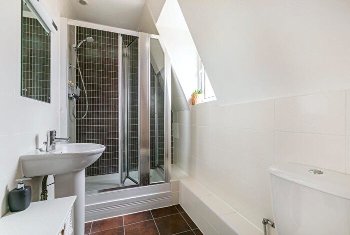 2 Bedroom Flat For Sale In Fraser Gardens, Winchester, SO22