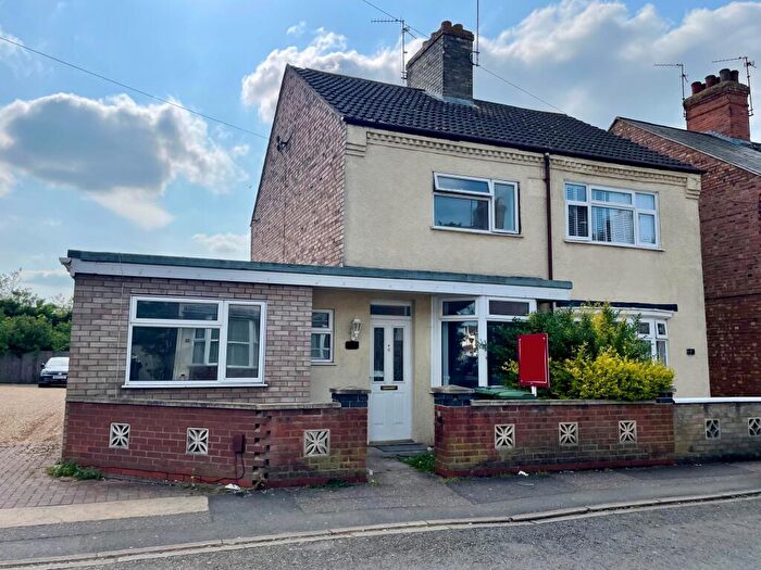 4 Bedroom House To Rent In Churchfield Road, Peterborough, PE4