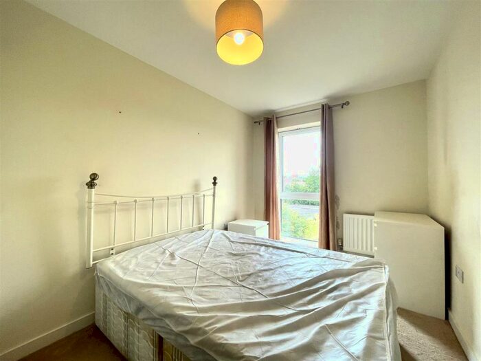 2 Bedroom Flat To Rent In Domus Court, Fortune Avenue, Edgware, HA8