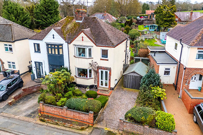 3 Bedroom Semi Detached House For Sale In St. Marys Avenue, Rushden, NN10