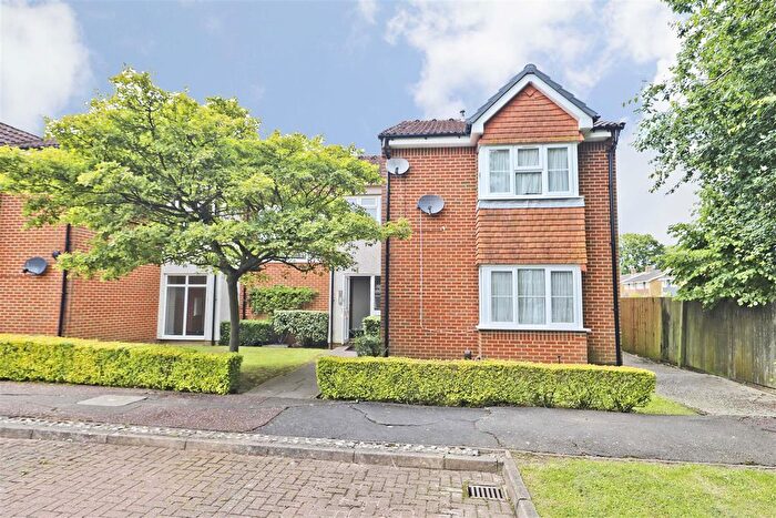 1 Bedroom Flat For Sale In Heatherwood Drive, North Hayes, UB4