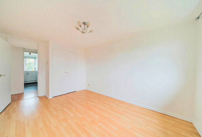 2 Bedroom Apartment For Sale In Warner Avenue, Cheam, Sutton, SM3