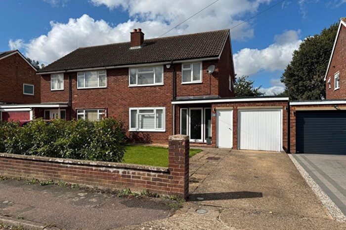 3 Bedroom Semi-Detached House For Sale In Alexander Road, Stotfold, Hitchin, SG5