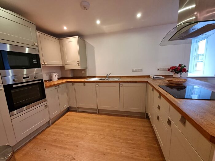 2 Bedroom Flat To Rent In Mount Wise, Cornwall, Newquay, TR7