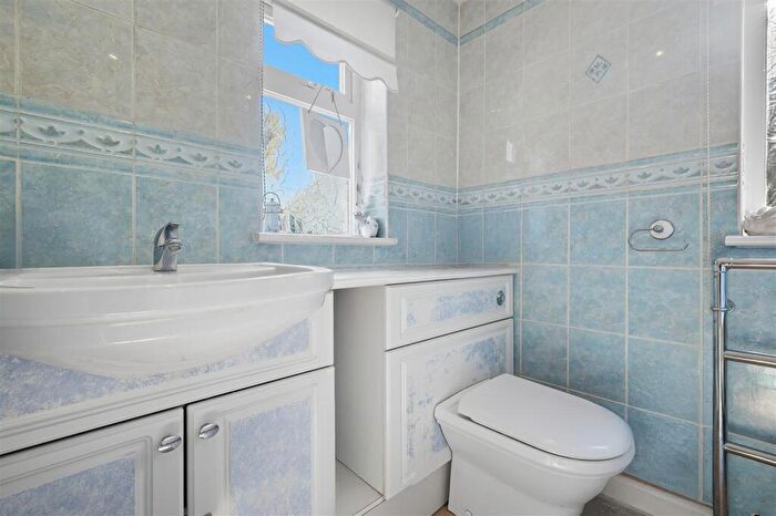 3 Bedroom End Of Terrace House For Sale In Elmhurst Road, Enfield, EN3