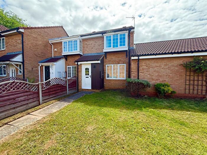 2 Bedroom End Of Terrace House To Rent In Coltsfoot Green, Luton, LU4