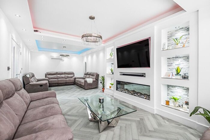 5 Bedroom Terraced House To Rent In Herent Drive, Ilford, IG5