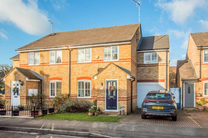 4 Bedroom Semi-Detached House To Rent In Tamworth Road, Hertford SG13
