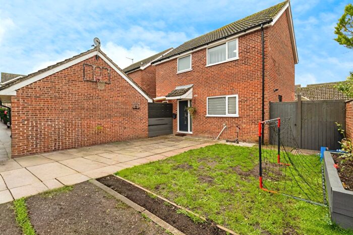 3 Bedroom Detached House For Sale In Canons Close, Thetford, IP24