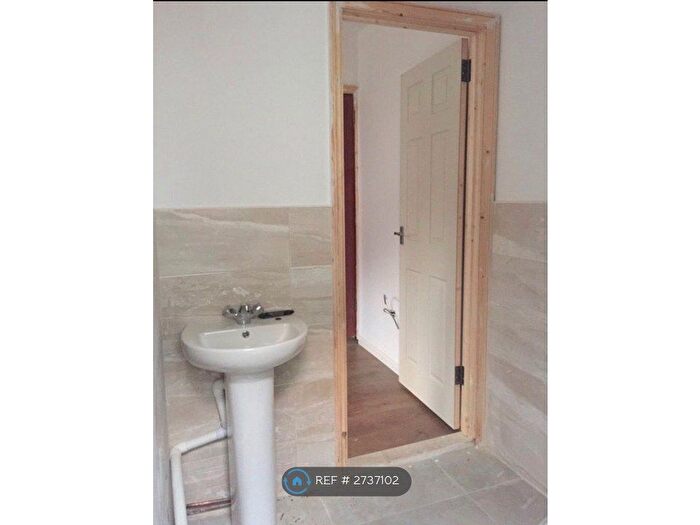 1 Bedroom Flat To Rent In Upper Bevendean Avenue, Brighton, BN2