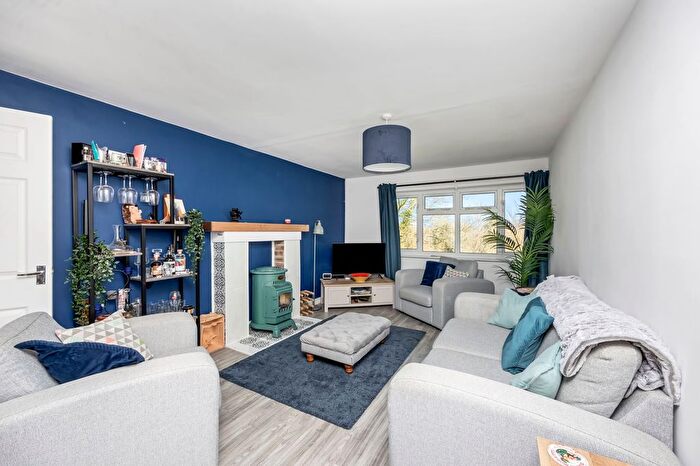 2 Bedroom Flat For Sale In Stychens Close, Bletchingley, RH1