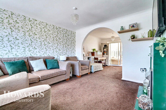 4 Bedroom Detached House For Sale In Herons Close, Lowestoft, NR32