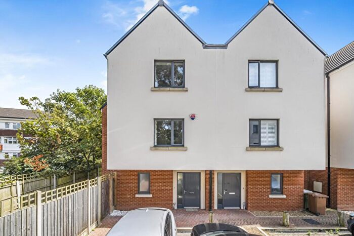 5 Bedroom Semi-Detached House To Rent In Chatswood Mews Sidcup, DA14