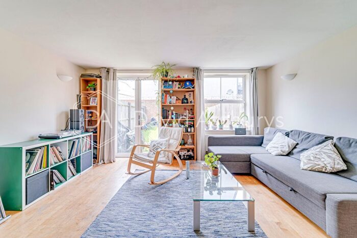 3 Bedroom Mews To Rent In Clifden Mews, Homerton, London, E5