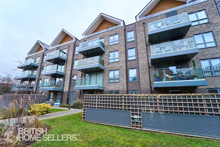 1 Bedroom Flat For Sale In Antoinette Close, Kingston Upon Thames, KT1