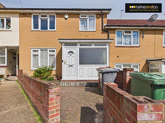 4 Bedroom Property For Sale In Honeywood Close, Potters Bar, EN6