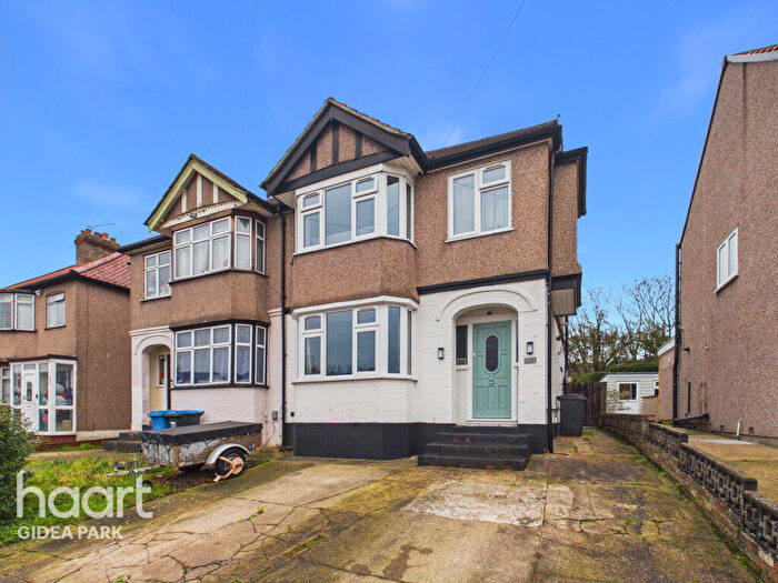 3 Bedroom Semi Detached House For Sale In Seymer Road, Marshalls Park, Romford, RM1