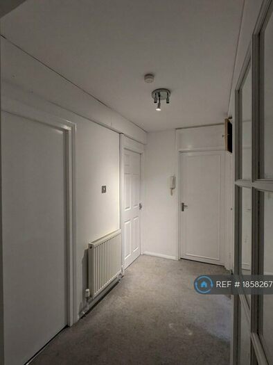 2 Bedroom Flat To Rent In Rock Close, Southwick, Brighton, BN42