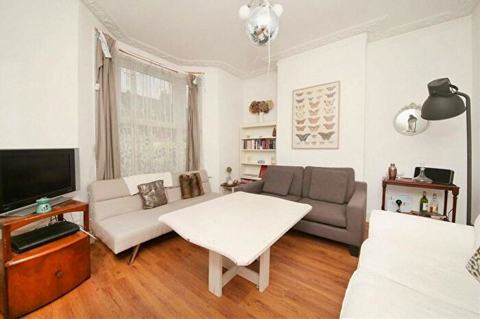 4 Bedroom Semi-Detached House To Rent In Glyn Road, Clapton, London, E5