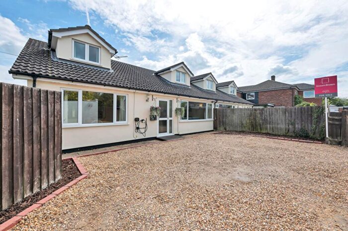 4 Bedroom Bungalow For Sale In Nightingale Avenue, Bassingbourn, SG8