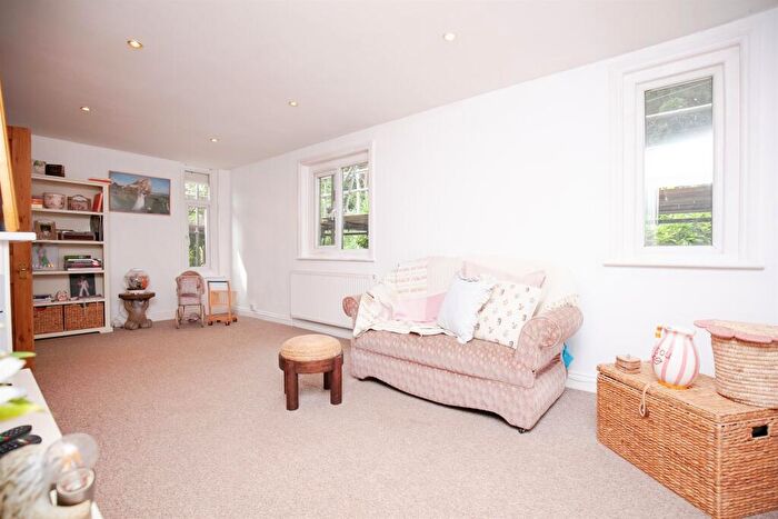 1 Bedroom Flat For Sale In College Lane, East Grinstead, RH19