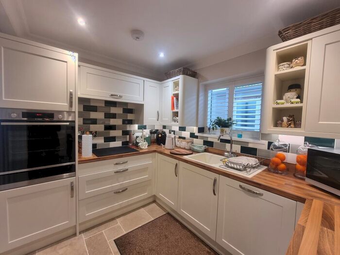 3 Bedroom Semi-Detached House To Rent In Corporation Avenue, Llanelli, Carmarthenshire, SA15