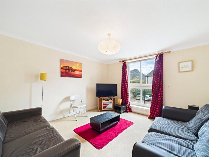 3 Bedroom Apartment To Rent In Spring Gardens, Edinburgh, Midlothian, EH8