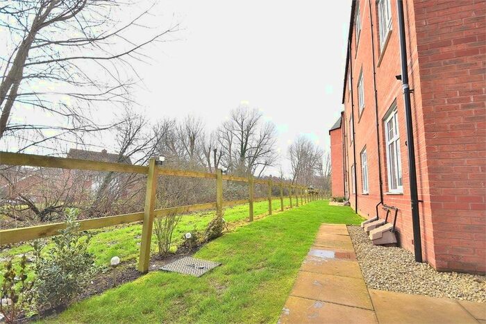 2 Bedroom Flat To Rent In Wildacre Drive, Northampton, NN3