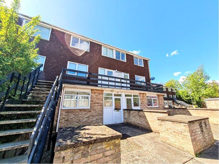 3 Bedroom Flat For Sale In Knoll Avenue, Darlington, DL3
