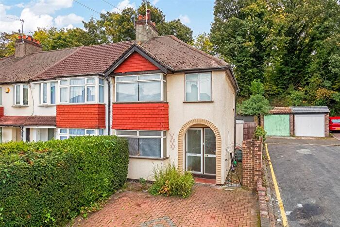 3 Bedroom End Of Terrace House For Sale In Glenn Avenue, Purley, CR8