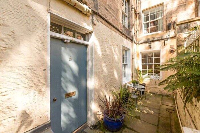 2 Bedroom Flat To Rent In Cumberland Street St Sw Lane, Edinburgh, EH3