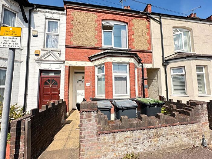 2 Bedroom Maisonette To Rent In Hitchin Road, Luton, Bedfordshire, LU2