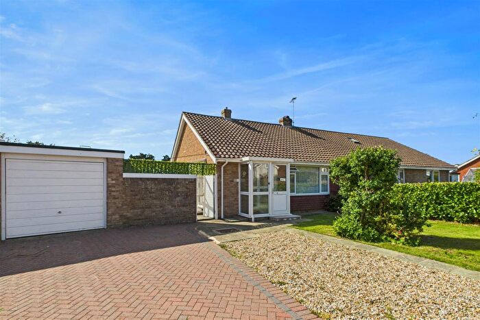 2 Bedroom Semi-detached Bungalow For Sale In Oxford Drive, Bognor Regis, PO21