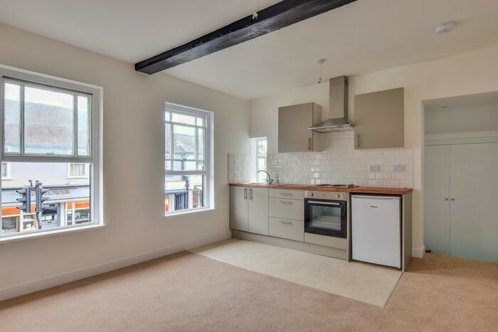 1 Bedroom Flat To Rent In High Street, Dunmow, CM6