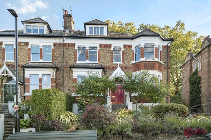 1 Bedroom Flat For Sale In Christchurch Road, N8