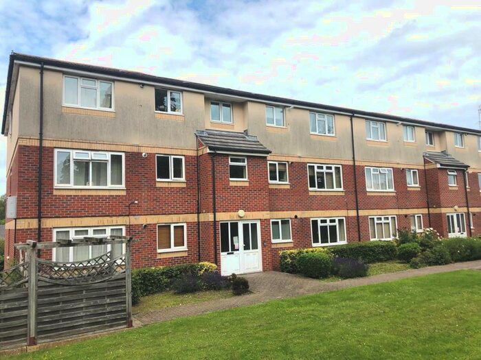 2 Bedroom Flat To Rent In Duncan Road, Park Gate, SO31