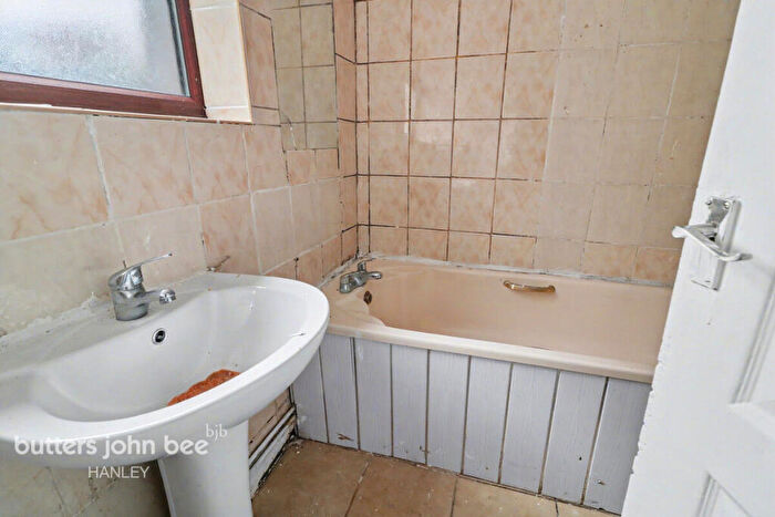 3 Bedroom End Of Terrace House For Sale In Portland Street Stoke-On-Trent, ST1
