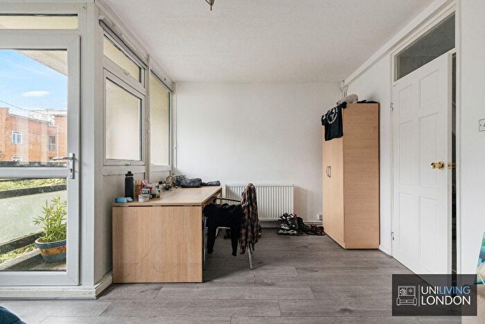 4 Bedroom Maisonette To Rent In Glaucus Street, Bow, E3