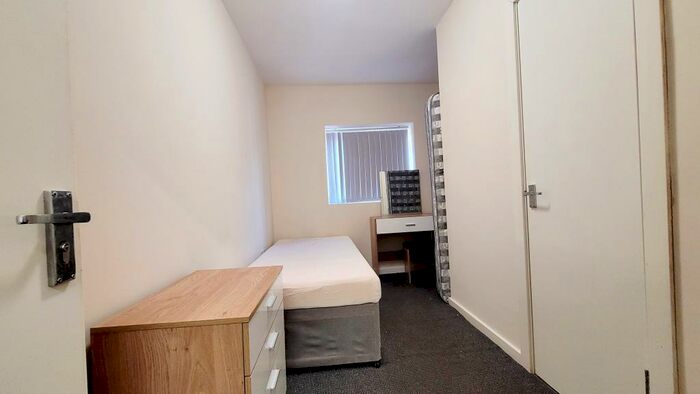 4 Bedroom Terraced House To Rent In Brown Street, Salford, M6