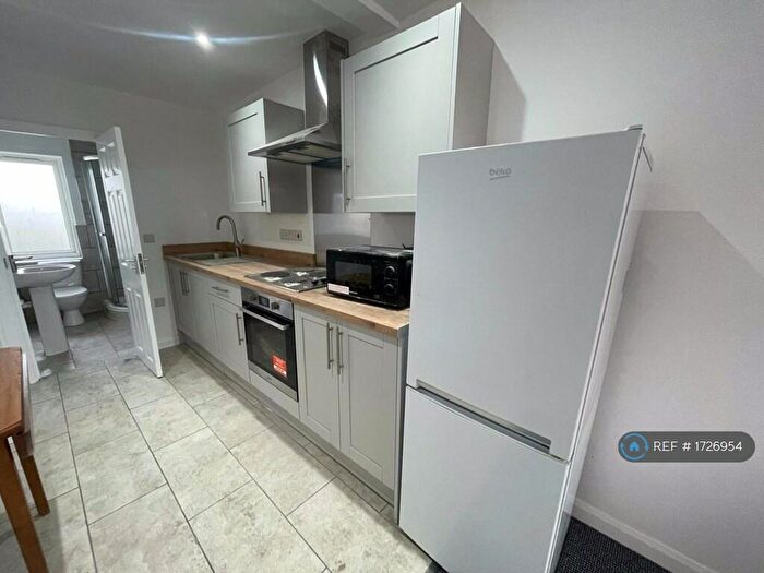 1 Bedroom Flat To Rent In Cricket Road, Oxford, OX4