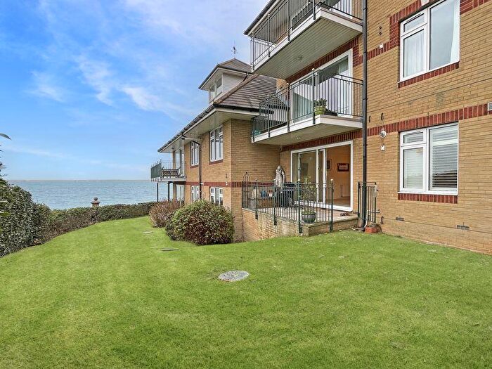 2 Bedroom Flat To Rent In Queens Road, Cowes, PO31